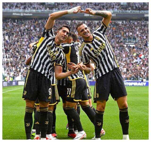 美国绝地反击瓦伦西亚，弗拉霍维奇送出助攻