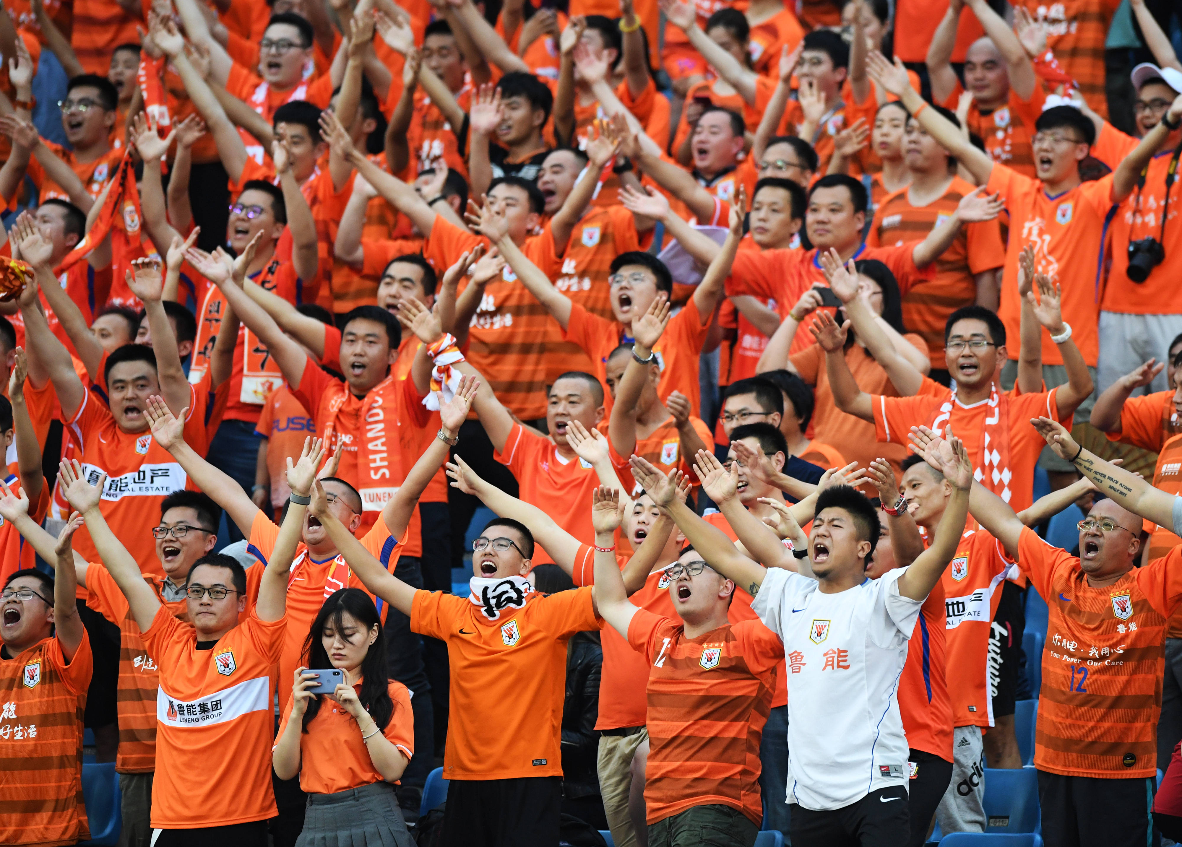 场面火爆！TI国际邀请赛观众席沸腾不已