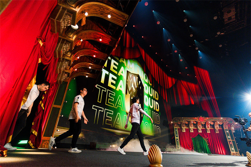 场面火爆！TI国际邀请赛观众席沸腾不已