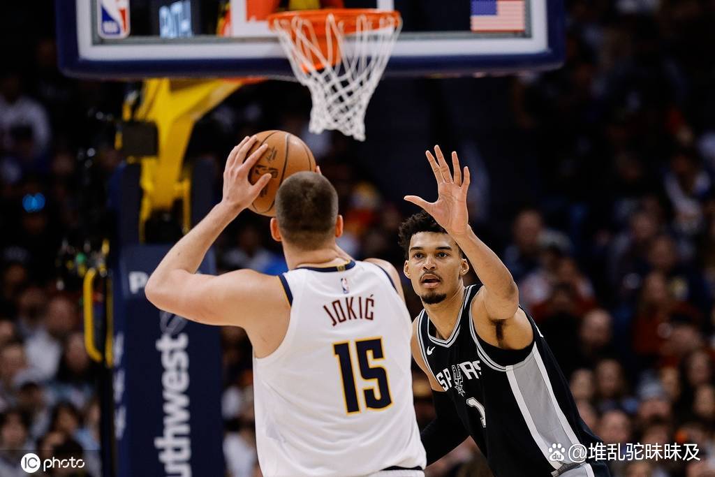 马刺轻取天津队,约基奇带队取胜 马刺轻取天津队,约基奇带队取胜