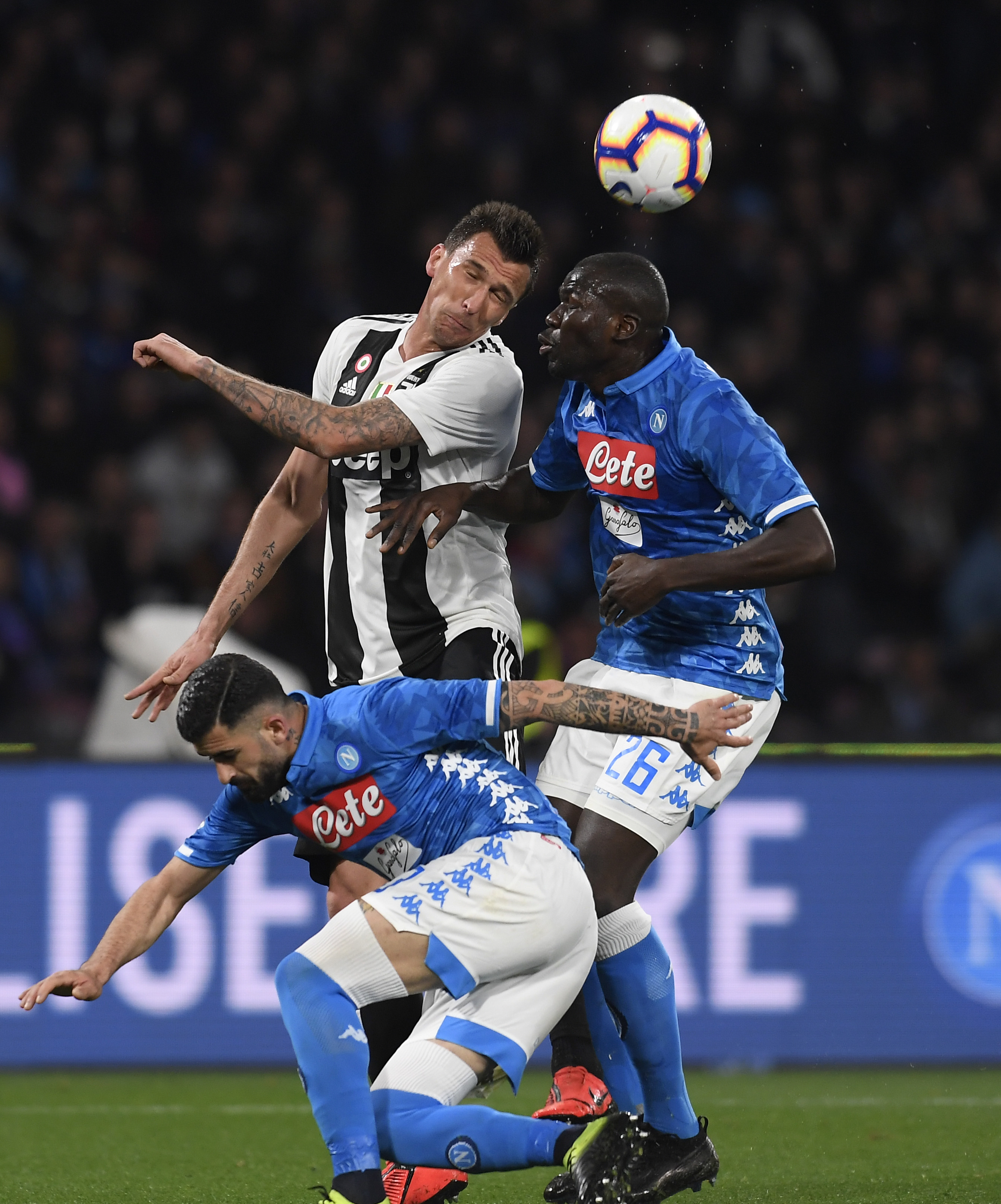 那不勒斯横扫尤文，C罗统治全场