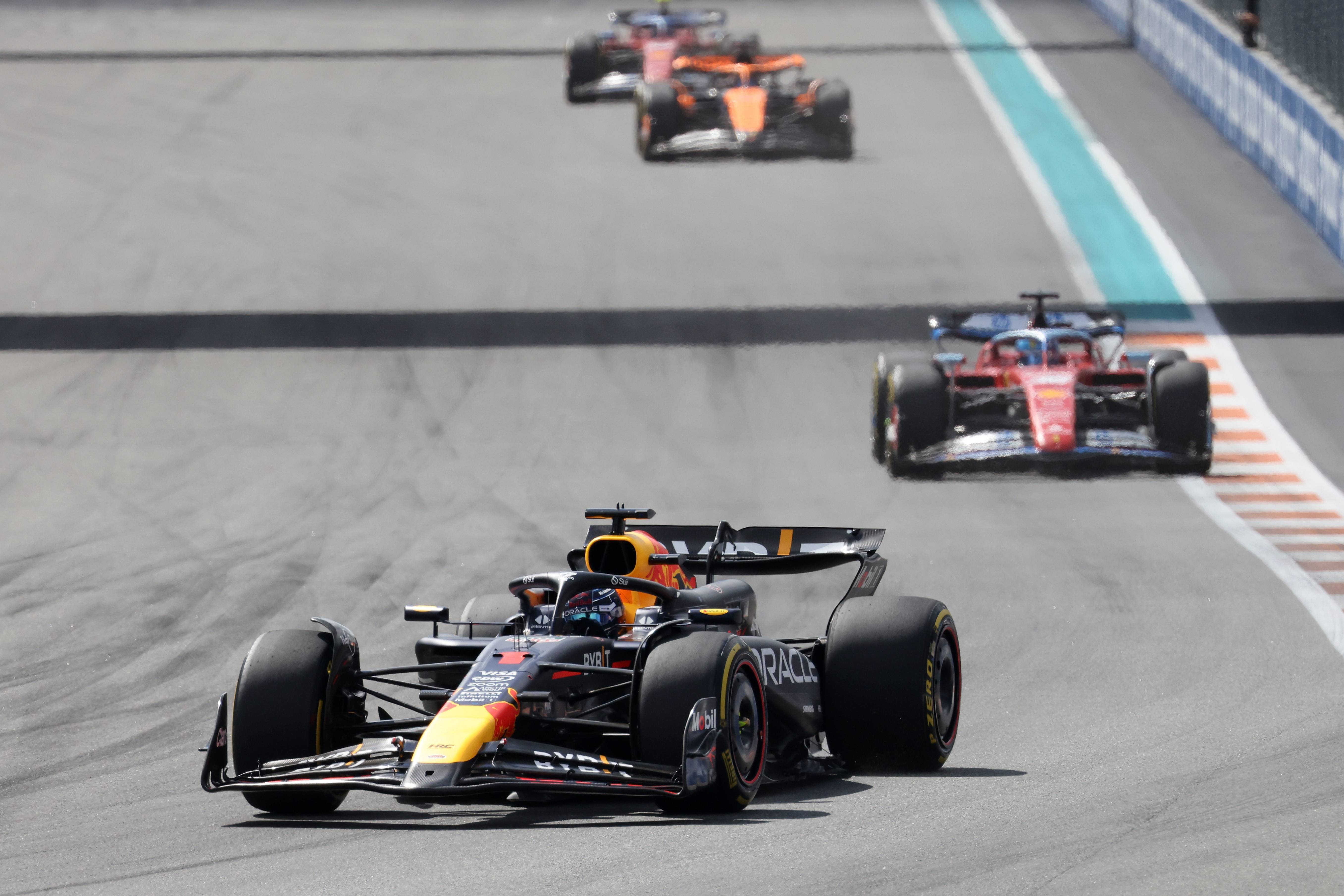 迈凯伦绝杀哈斯车队，佩雷兹状态火热