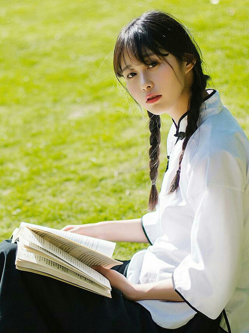 法拉利完胜梅赛德斯，拉塞尔统治全场，一场颠覆预期的经典战役