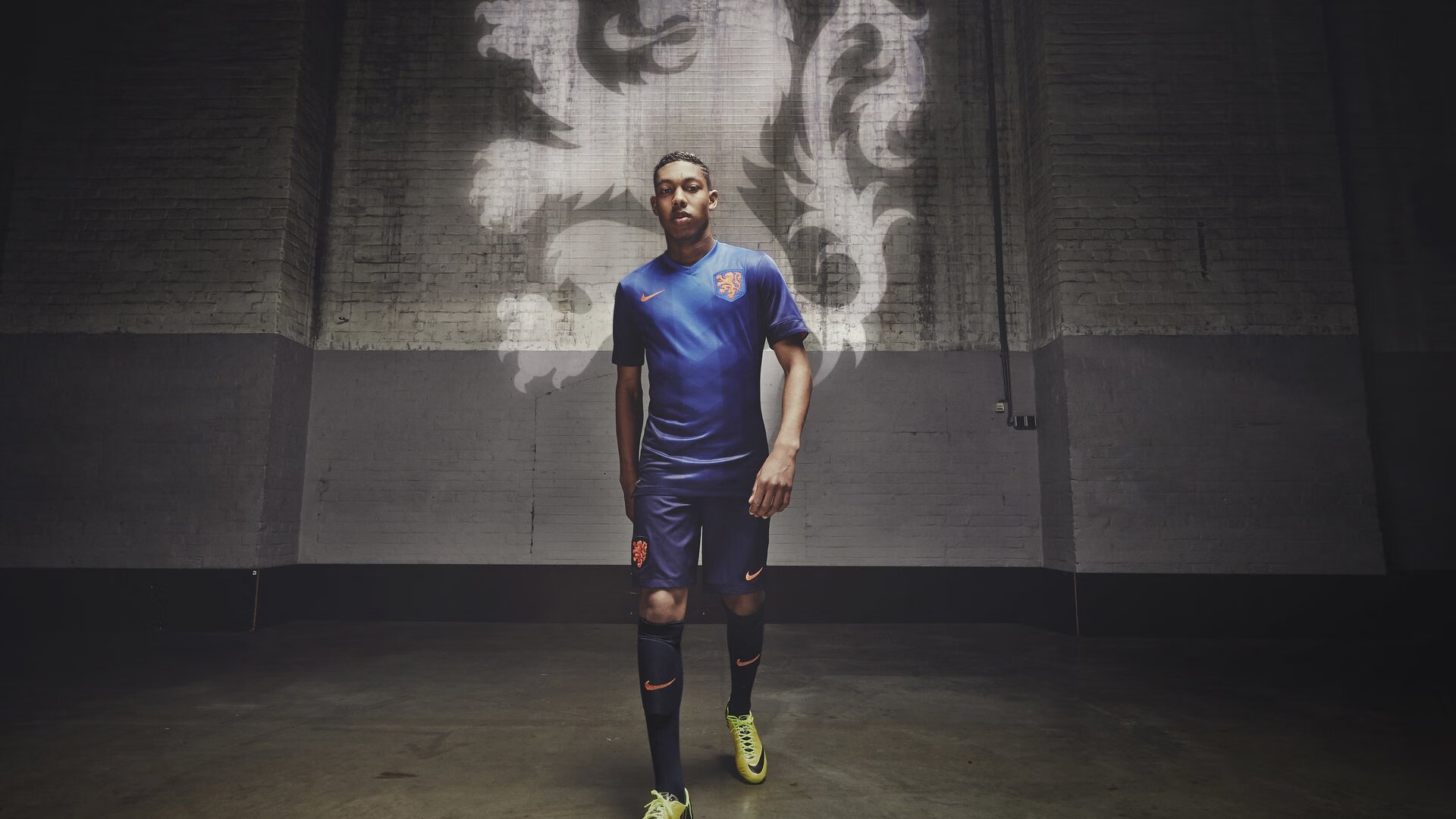 东西足球之桥,德国战车与孙兴慜的平行叙事