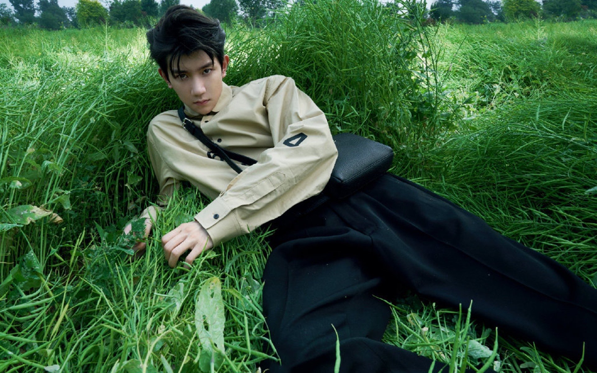 铁壁与利刃，奥纳纳神级扑救护航波兰碾压比利亚雷亚尔